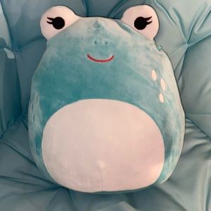 12” Novi frog squishmallow. Tag included.